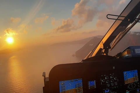 Tour privato in elicottero Santorini 30 minuti - fino a 4 passeggeri