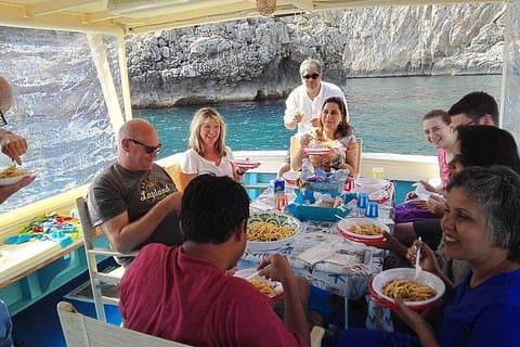 Excursión de pesca Capri con snorkel y almuerzo desde Sorrento