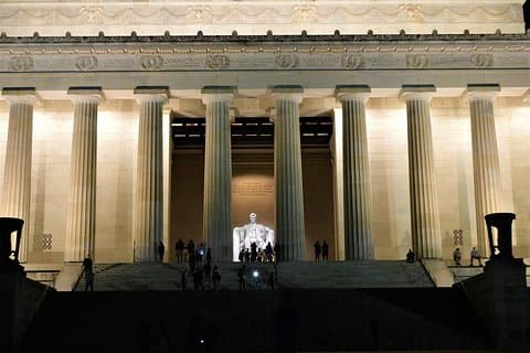 Small Group National Mall Night Tour met 10 topattracties