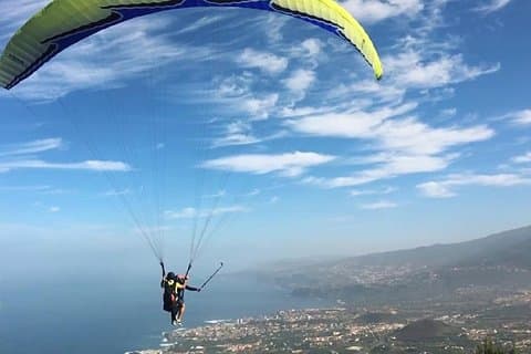 Experiência básica de vôo de parapente em Tenerife com coleta