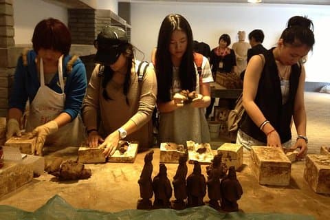 Terracotta Warriorsにアクセスして、西安で1つ作る方法を学びましょう