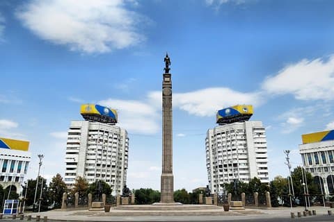 recorrido mixto (caminar y usar transporte público) + museo