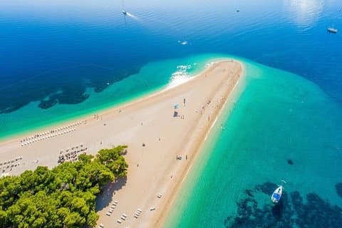 Tour privado en barco de día completo por la isla de Brač desde Split