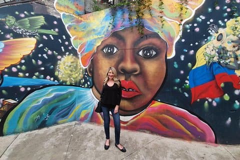O Melhor Tour de Graffiti da Comuna 13, Plaza Botero e Teleféricos