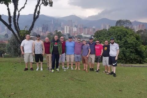 Privé Pablo Escobar, Comuna 13 en Pueblito Paisa