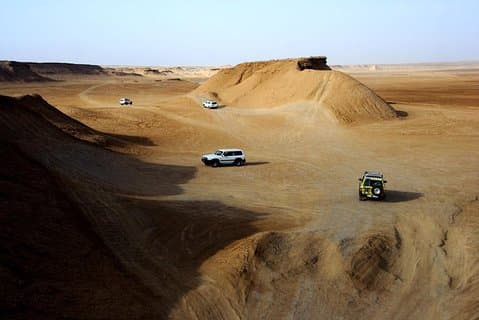 スース/ハンマメット/チュニスからの 3 DAYS 4x4 サファリ 100km の砂漠キャンプの奥深く