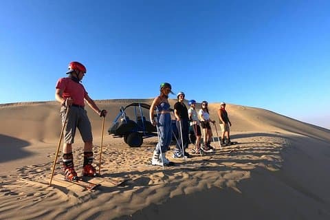 Sandboarding og sandski i Huacachina