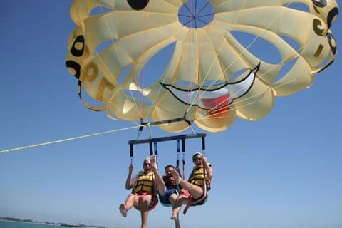 Aventura de parapente acima do Golfo do México