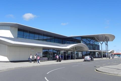 Transfert privé à l'arrivée à Guernesey - de l'aéroport à l'hôtel / hébergement