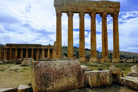 Tour per piccoli gruppi a Baalbek, Anjar e Ksara Winery con pranzo