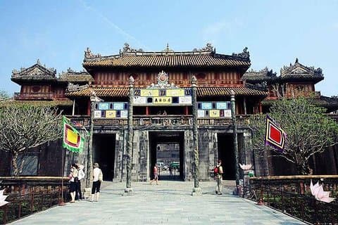 チャンメイ港からフエ、ホイアンまたはバナヒルズのゴールデンハンドブリッジ