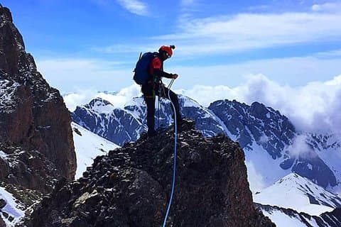 Klatring Mount Kazbegi
