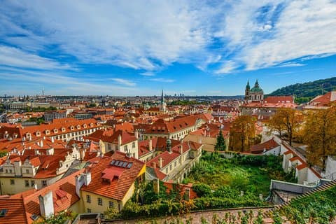 Tour privato a piedi di Praga con viaggio di lusso all'Ossario di Kutna Hora