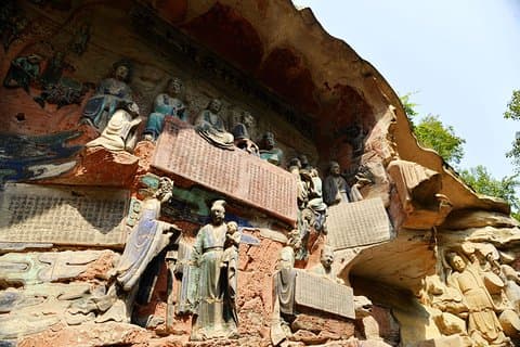 Tour privato di 1 giorno: Dazu Rock Carvings e Ciqikou Ancient Village da Chongqing