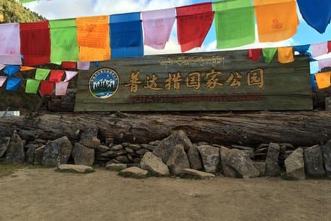 1-Day Shangri-La Private Tour: Potatso National Park and Baiji Temple