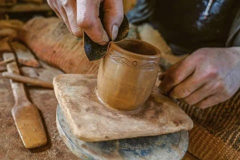 Excursión Shangri-La de 1 día al monasterio de Ganden, el pueblo de cerámica de Nixi y la ciudad tibetana