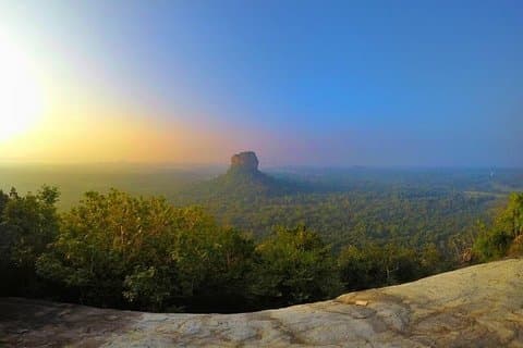 Pidurangala en Hiriwaduna Village Tour vanuit Sigiriya