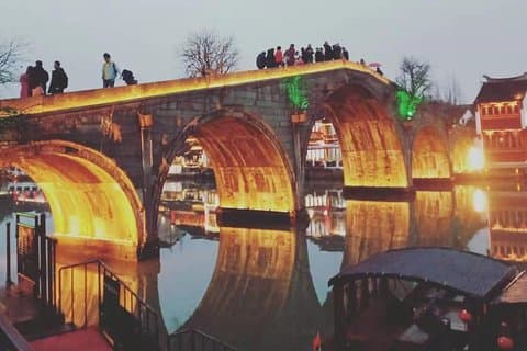 Privat rundtur i den gamla staden Zhujiajiao, Shanghai Zoo, Xintiandi och Bund