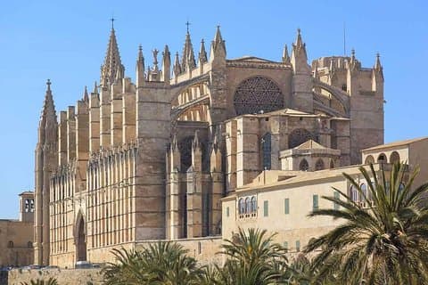 Private 4-hour tour of Palma de Mallorca w/ driver & guide (Hotel/port pick up)