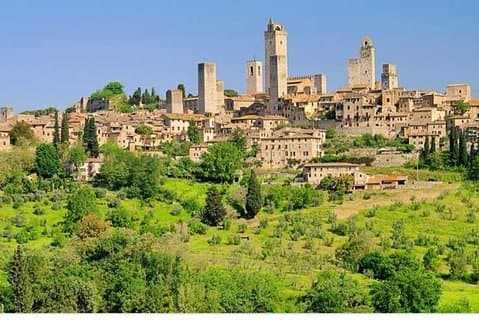 PRIVATE TOUR "Sweet Hills of Chianti and San Gimignano" with Lunch & 2 Tastings