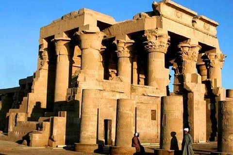 De Aswan: viagem de dia inteiro aos templos de Kom Ombo e Edfu