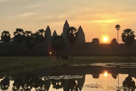 Una gita di un giorno Angkor Wat Temples With Sunrise di English Speaking Tour Guide