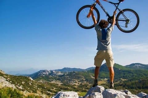 Excursão de bicicleta no Montenegro