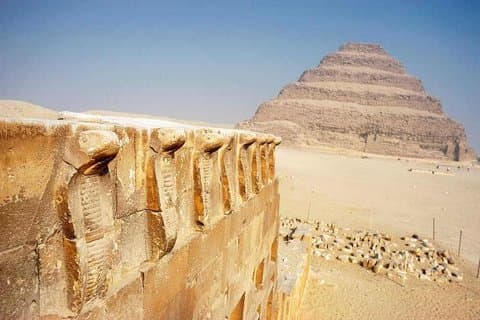 Ära der Großen Pyramiden - Ganztagestour Pyramiden, Sakkara und Memphis