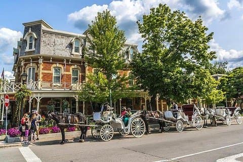 Excursion d'une journée de luxe : Niagara on the Lake, Wine & Falls au départ de Toronto