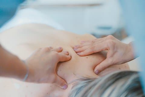 1-timmars svensk massage i Pokhara med pick-up