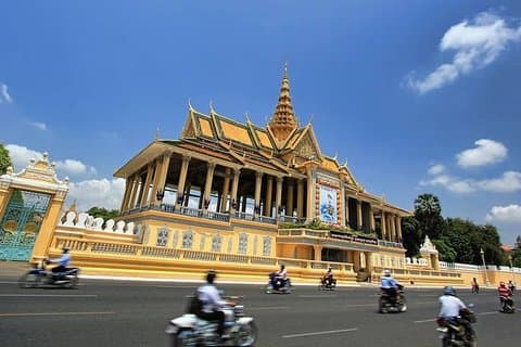 Halve dag Koninklijk Paleis, Wat Phnom en Onafhankelijkheidsmonumententour