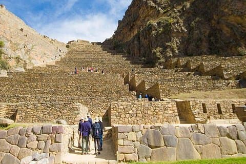 Visite privée du marché de la vallée sacrée et des ruines de Pisaq à Cusco
