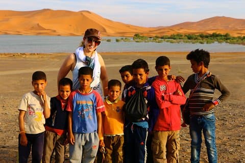 Excursión privada de 3 días desde Fez al desierto de Merzouga con campamento de lujo y paseo en camello