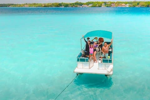 1 Tagestour nach Bacalar, Cenoten und 7-Farben-Lagune mit Mittagessen von Cancun