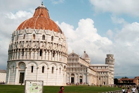 Almoço e degustação de vinhos em Pisa e Lucca incluídos em Florença