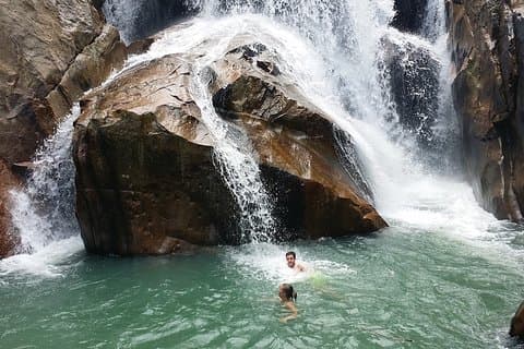 Nha Trang Halbtagestour zum Ba Ho Wasserfall