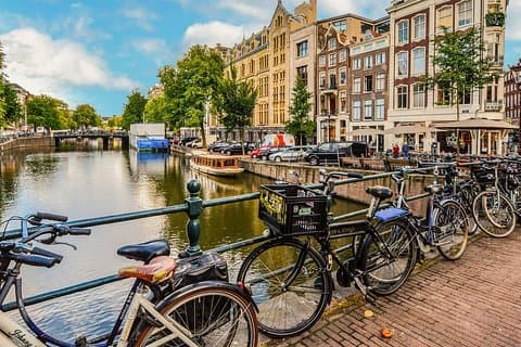 Brussel transfer van of naar Amsterdam (stad of luchthaven, privé)