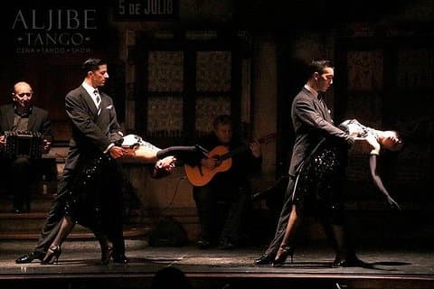 Early Tango Dinner-Show with Private Transfer