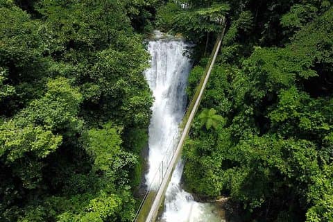 Cascadas Campesinos y Puentes Colgantes de Manuel Antonio