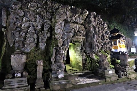 One Day Tour Bali - √Goa Gajah √Penolakan Kintamani √Besakih √Kerthagosa