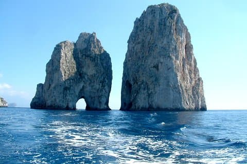 Capri Island und Blaue Grotte aus Sorrent oder Positano oder Amalfi oder Salerno