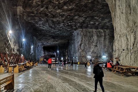Dagtur til Praid Salt Mine med ostesmagning inkluderet