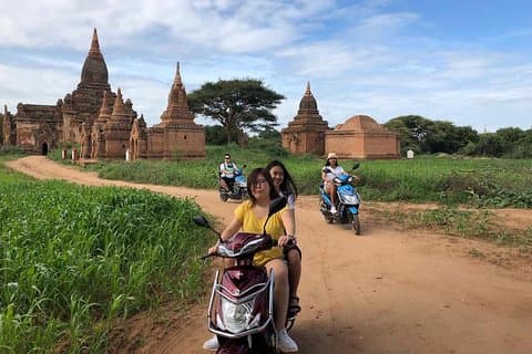 Full-Day Bagan Private Sightseeing Tour by E-Bike with Pickup