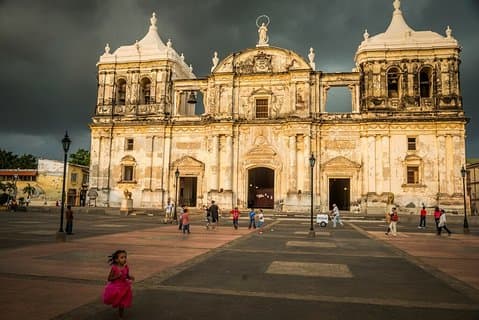 Excursão a pé para pequenos grupos pela cidade de León