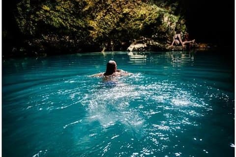 Blue Hole Mineral Spring pluss Weed Farm Combo Tour med transport