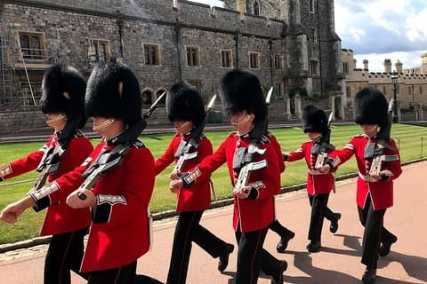 Curso de Inglês Privado London Junior Kings e Queens de 8 dias