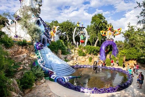 Discovering a magical garden in Tuscany + wine tasting!