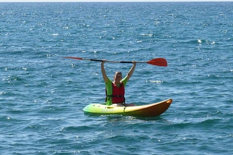 Initiation or guided tour in Kayak through the Bay of El Campello (Alicante)