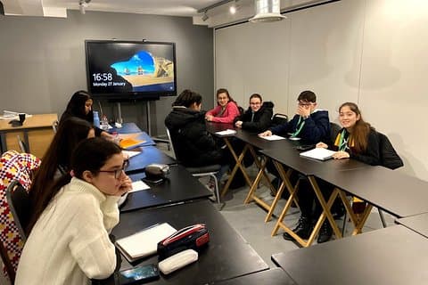 Englisch + Business und Leadership University Taster Einwöchiges Programm in London