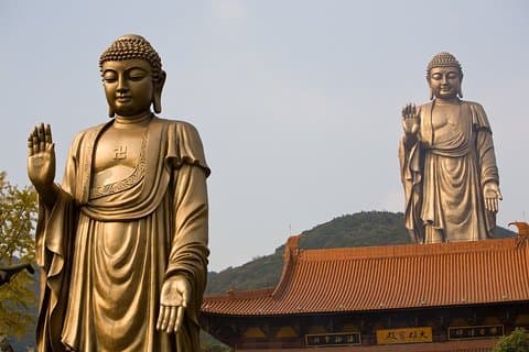 Private Transfer between Wuxi Lingshan Buddhist Scenic Spot and Train Station
